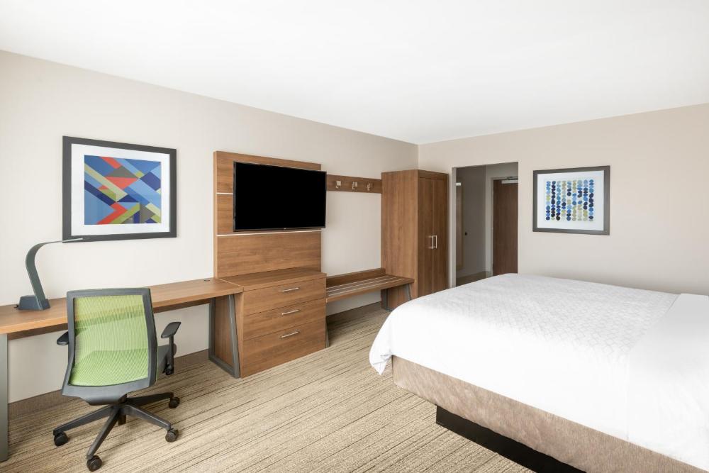 Standard King Room with Walk-In Shower interior
