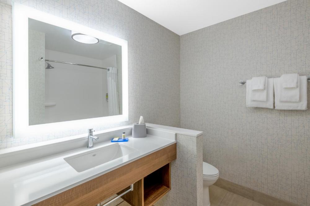 Queen Room with Two Queen Beds - Hearing Accessible/Non-Smoking interior